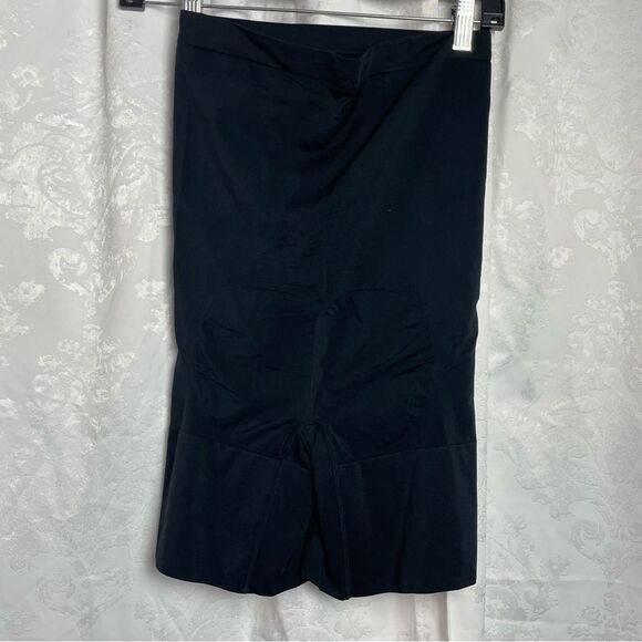 SPANXsculpt OnCore High Waist MidThigh Shorts - Picture 2 of 6